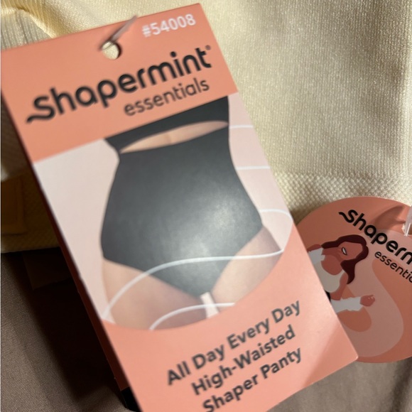 Shapermint Essentials All Day Every Day High-Waisted Shaper Panty - Picture 4 of 5